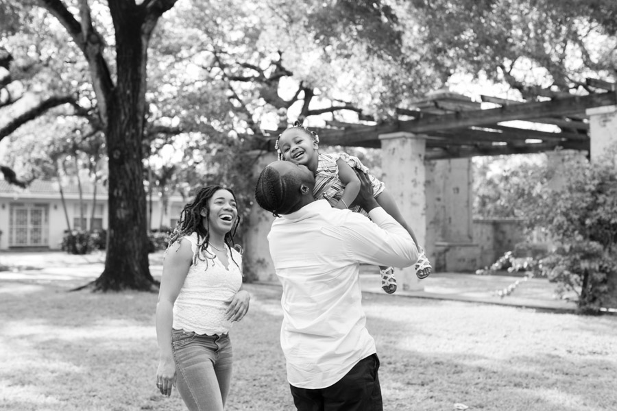 Family Photography Session Coral Gables Entrance Park