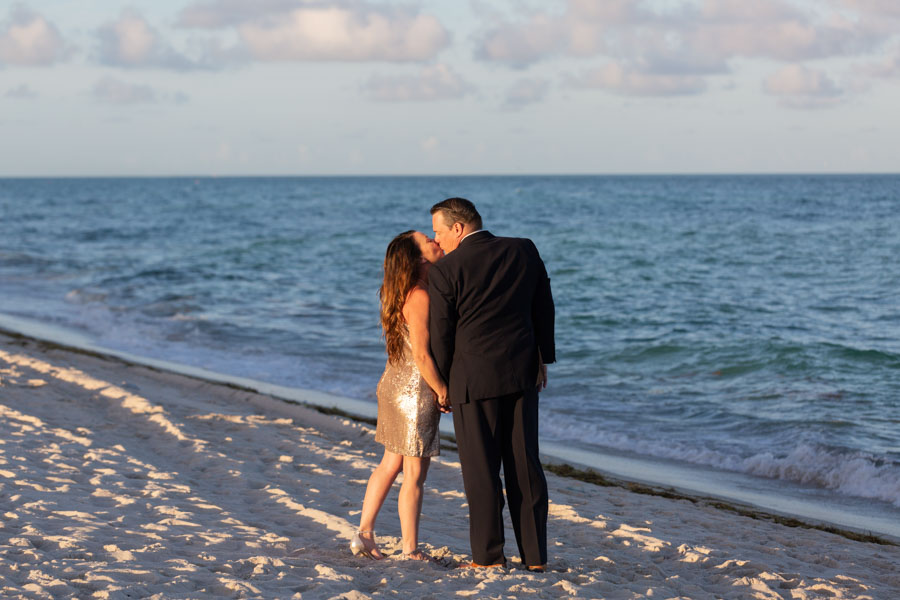 couple kissing miami beach
