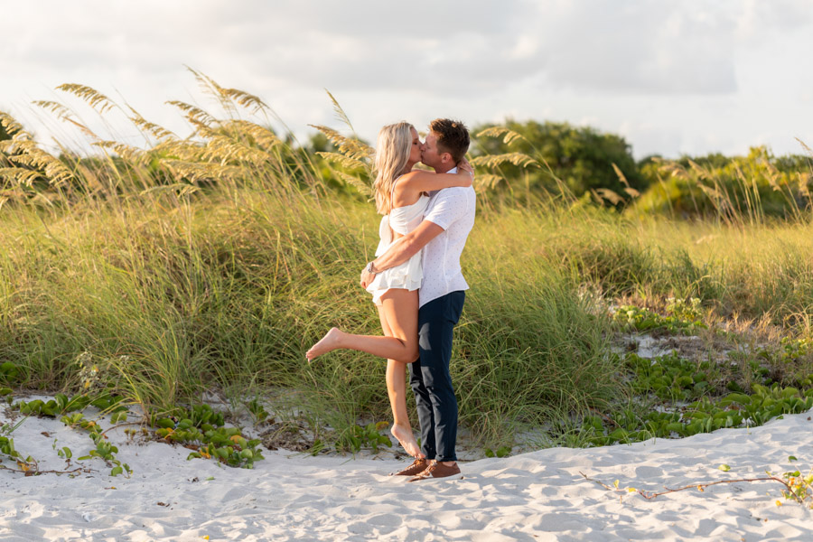 couple kissing bill baggs cape florida state park