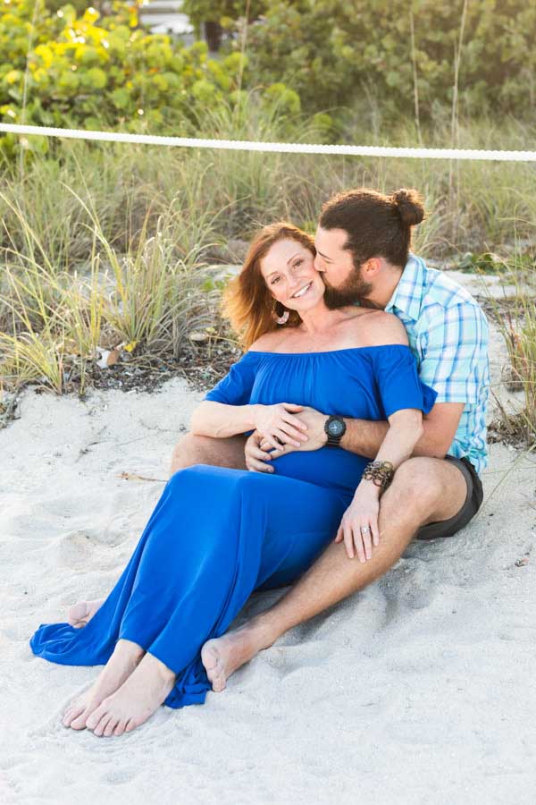 What to Wear to a Maternity Photo Session: 10 Tips to coordinate
