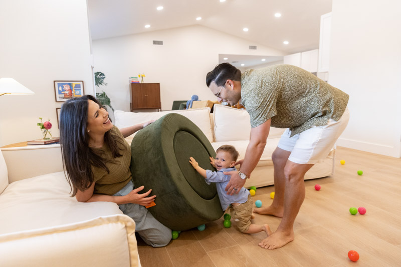 At home family of 3 photo session